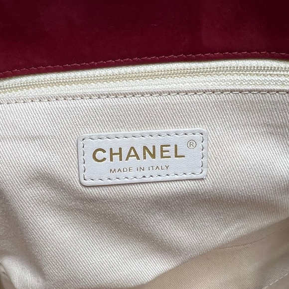 CHANEL RED LEATHER CHIC FLAP BAG SMALL (2011) - Picture 6 of 9